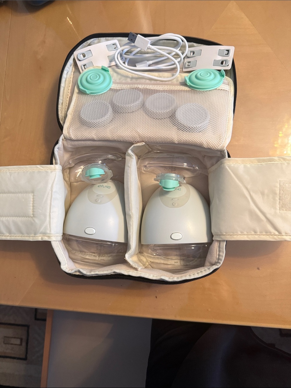 Elvi Cream Travel Pump Organizer with Mint Accents